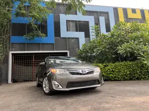 Photo - Toyota Camry XLE 4dr Sedan (2.5L 4cyl 6A) 2013 Green