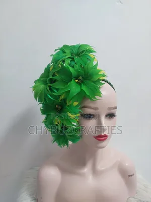 Lemon Green Feathery Facinator