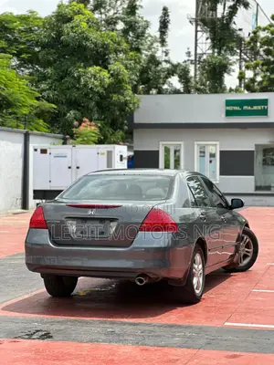 Photo - Honda Accord 2006 Gray