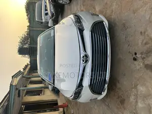 Toyota Avalon Limited Sedan FWD (3.5L 6cyl 6A) 2013 White