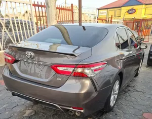 Toyota Camry SE (2.5L 4cyl 8A) 2019 Gray