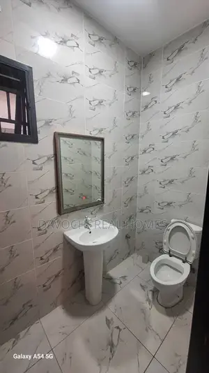 3bdrm Duplex in Bakare Estate, for rent
