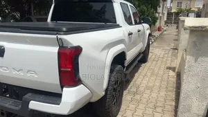 Toyota Tacoma SR5 Access Cab 6' Bed AT 2024 White