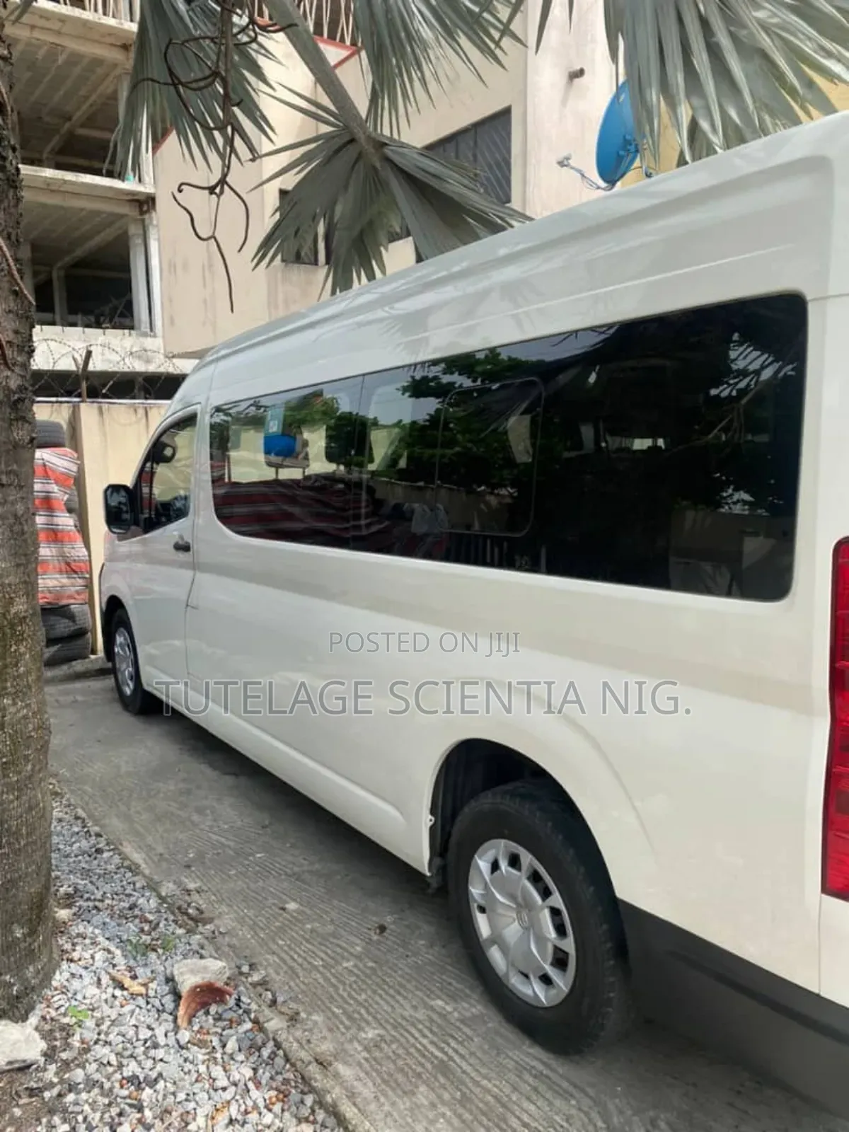 Ac Hummer Buses for Hire