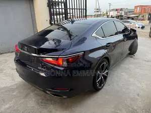 Lexus ES 2019 Blue