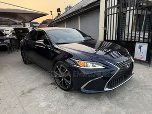 Lexus ES 2019 Blue