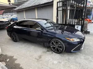 Lexus ES 2019 Blue