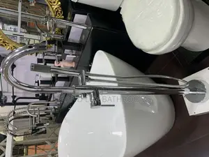 Freestanding Floor-Mounted Bathtub Faucet With Hand Shower