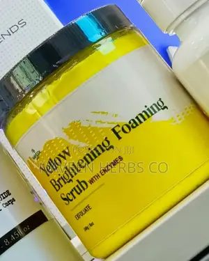 Yellow Brightening Scrub With Enzymes