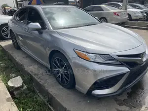Toyota Camry SE 2021 Silver