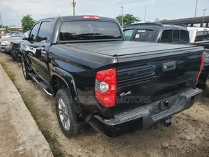 Toyota Tundra Limited 5.7L V8 4x4 Double Cab 6.6 ft. box 145.7 in. WB