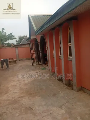 4bdrm Block of Flats in Olode Adegbayi, Iwo Road for sale