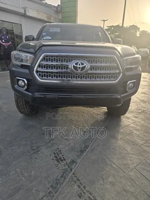 Photo - Toyota Tacoma 2017 Black
