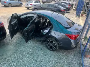 Toyota Corolla SE 4dr Sedan (1.8L 4cyl CVT) 2017 Gray