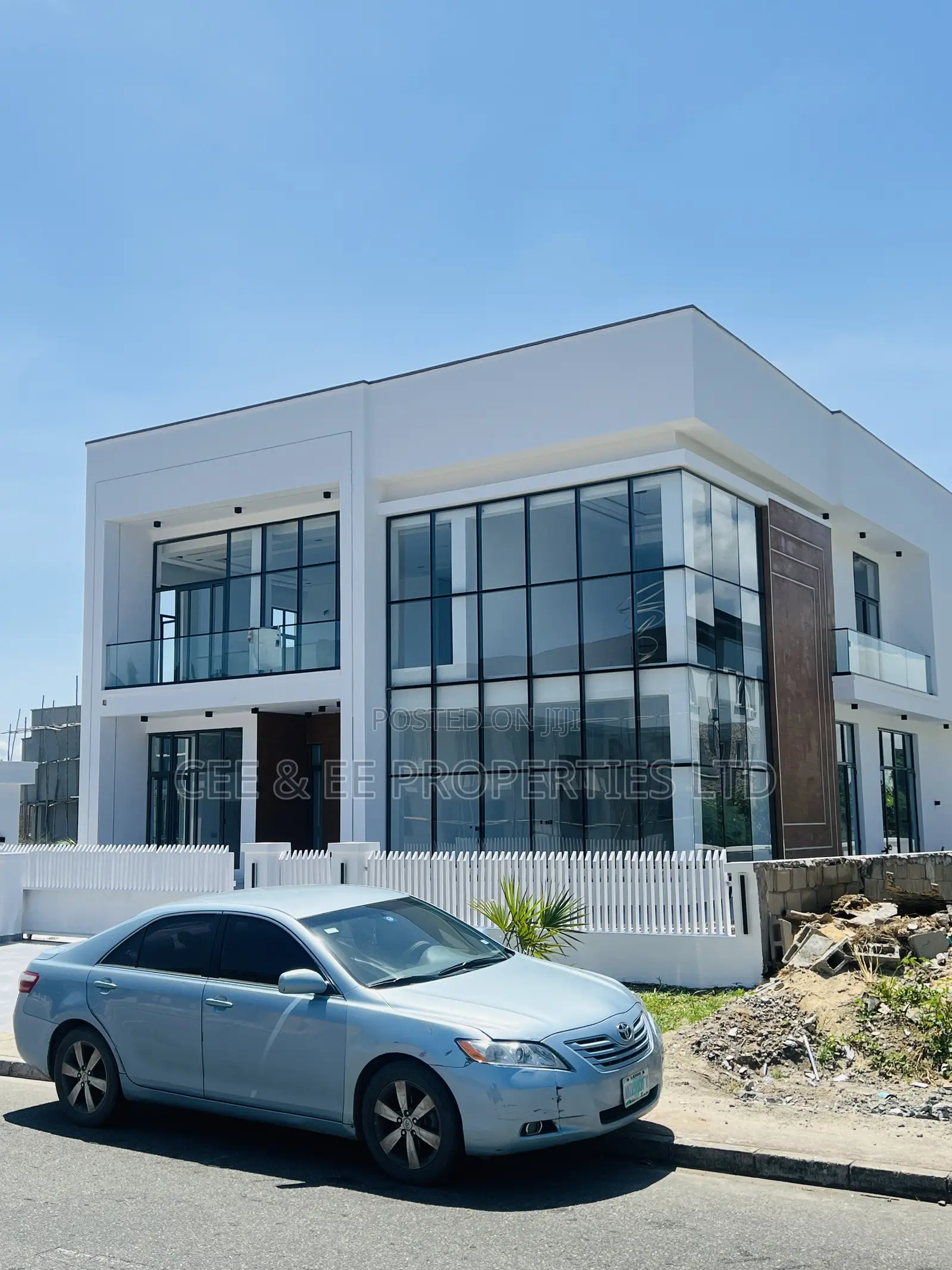 5bdrm Duplex in Royal Garden Estate, for sale
