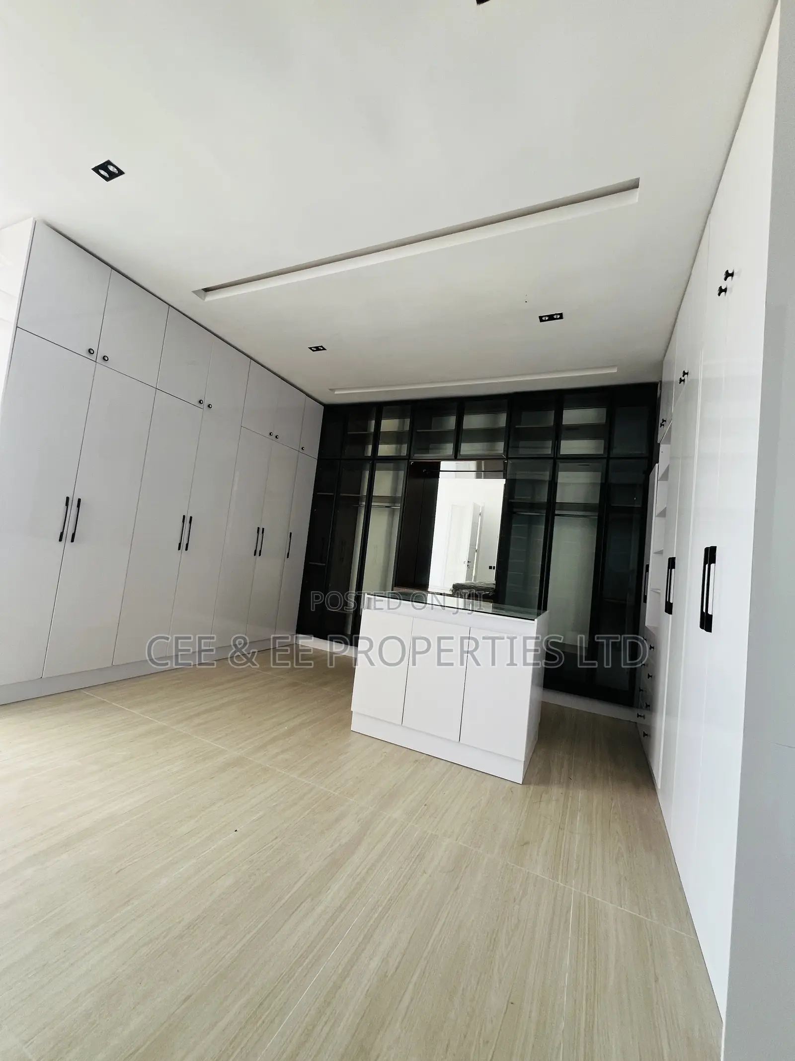 5bdrm Duplex in Royal Garden Estate, for sale