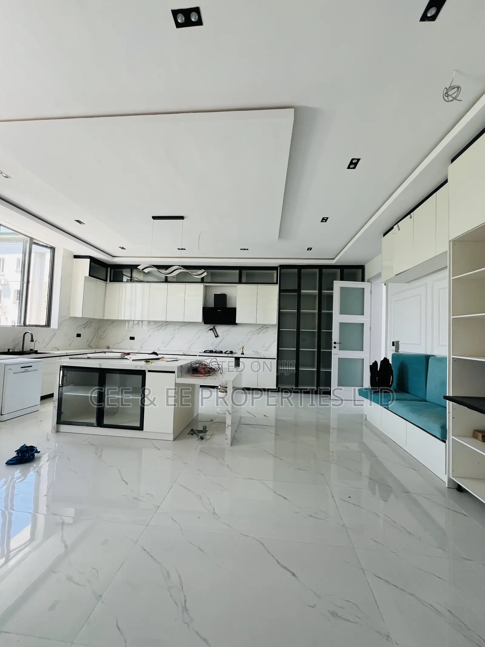 5bdrm Duplex in Royal Garden Estate, for sale