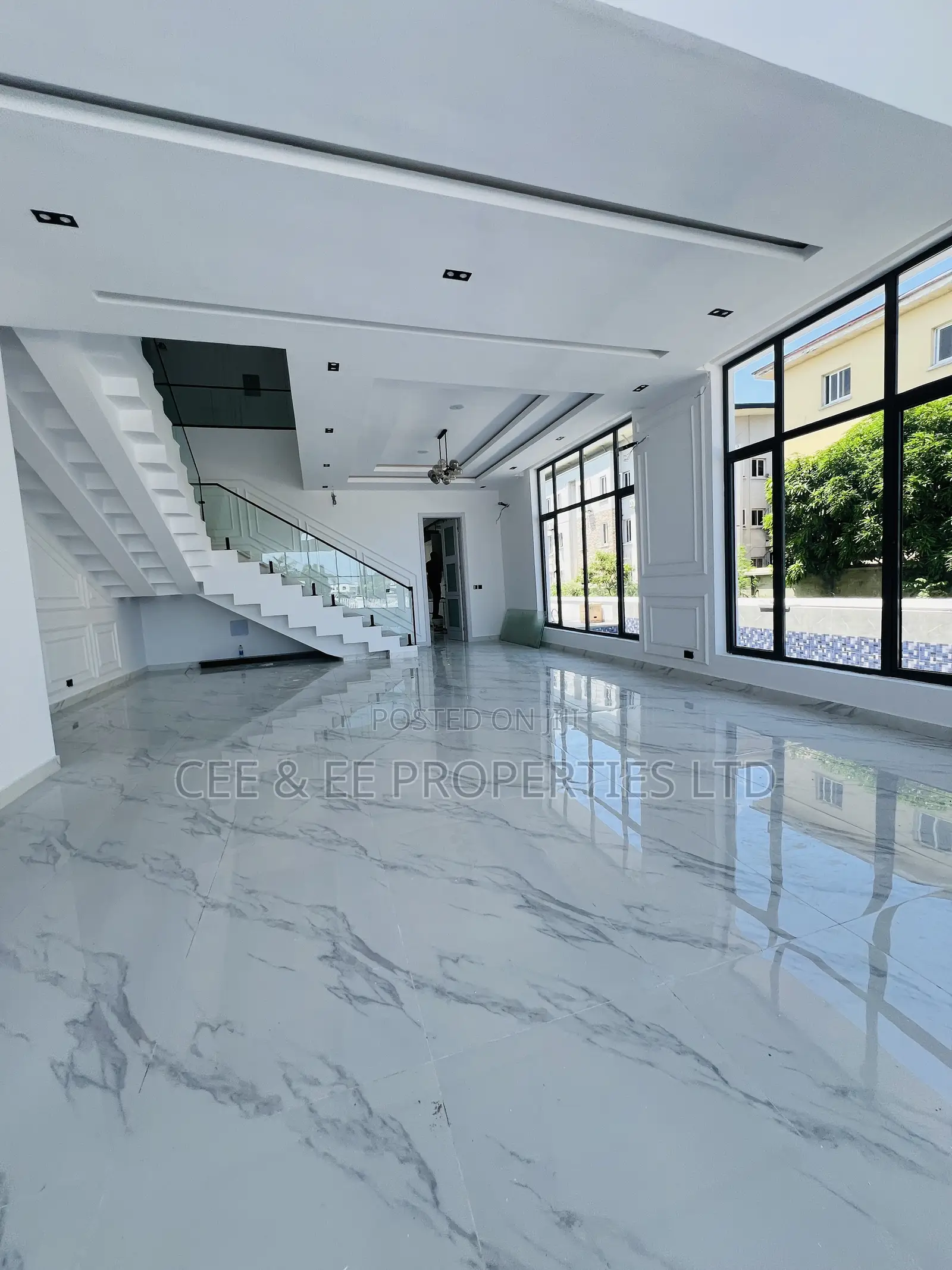 5bdrm Duplex in Royal Garden Estate, for sale