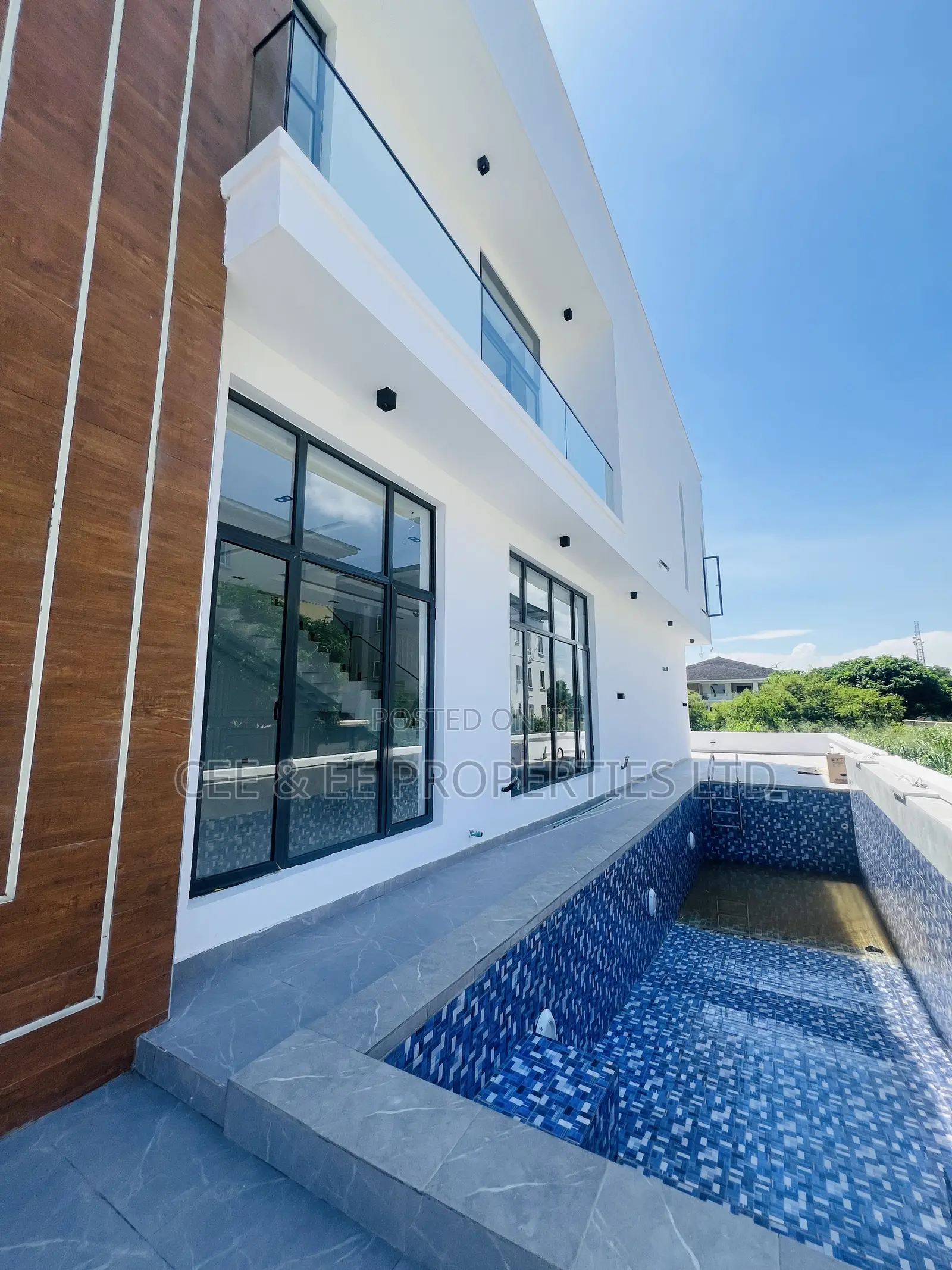 5bdrm Duplex in Royal Garden Estate, for sale