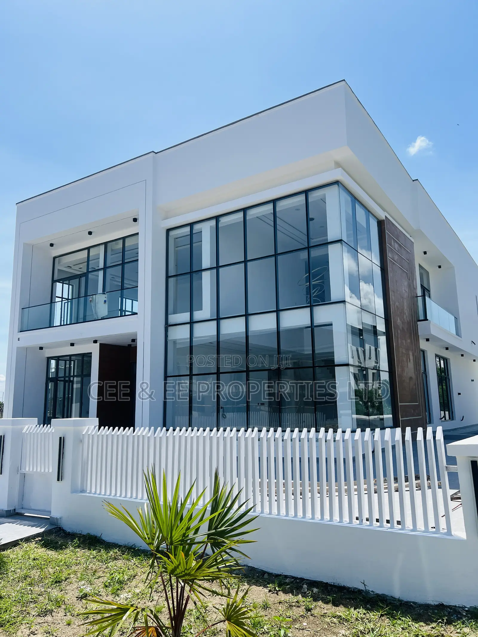 5bdrm Duplex in Royal Garden Estate, for sale