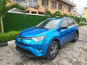 Toyota RAV4 LE AWD (2.5L 4cyl 6A) 2017 Blue