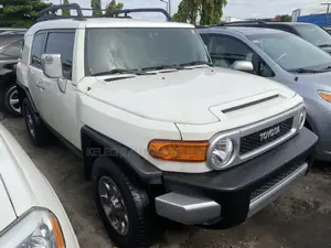Toyota FJ Cruiser 4x4 Automatic 2011 White