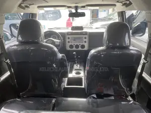 Toyota FJ Cruiser 4x4 Automatic 2011 White