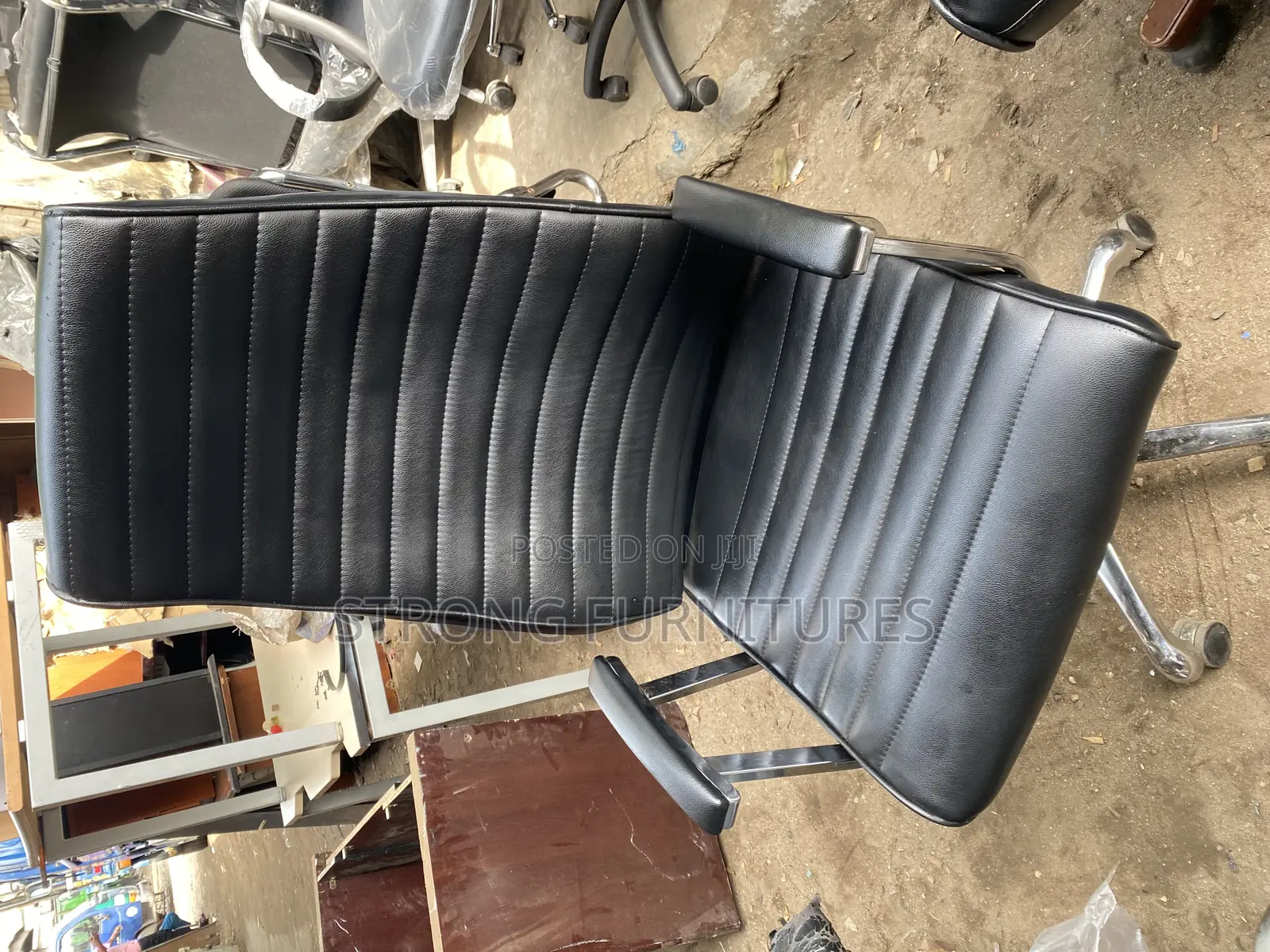Tokunbo Executive Chair