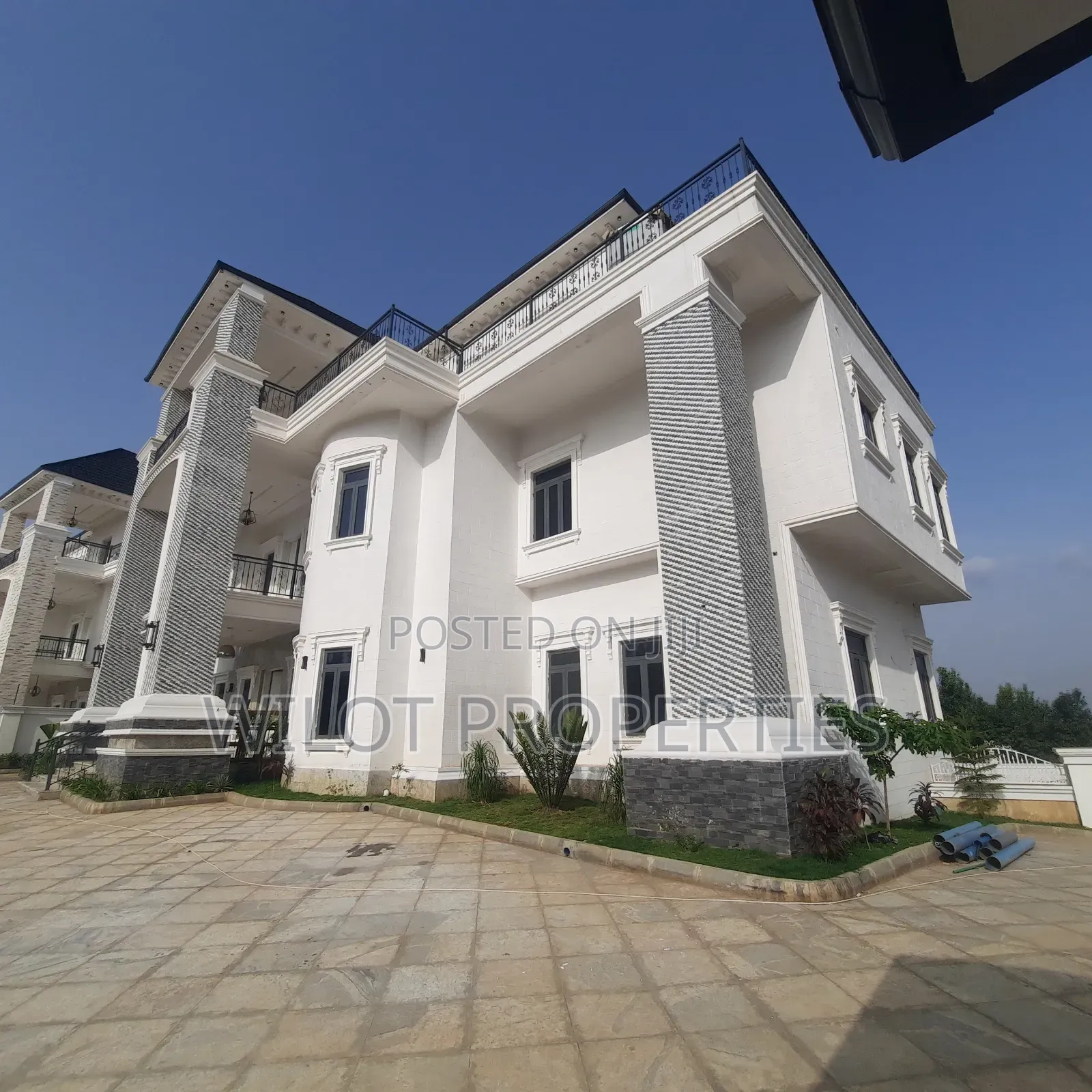 9bdrm Maisonette in Maitama for sale