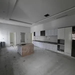 9bdrm Maisonette in Maitama for sale