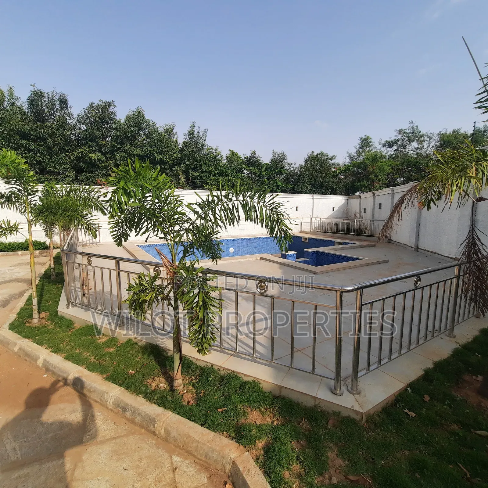 9bdrm Maisonette in Maitama for sale