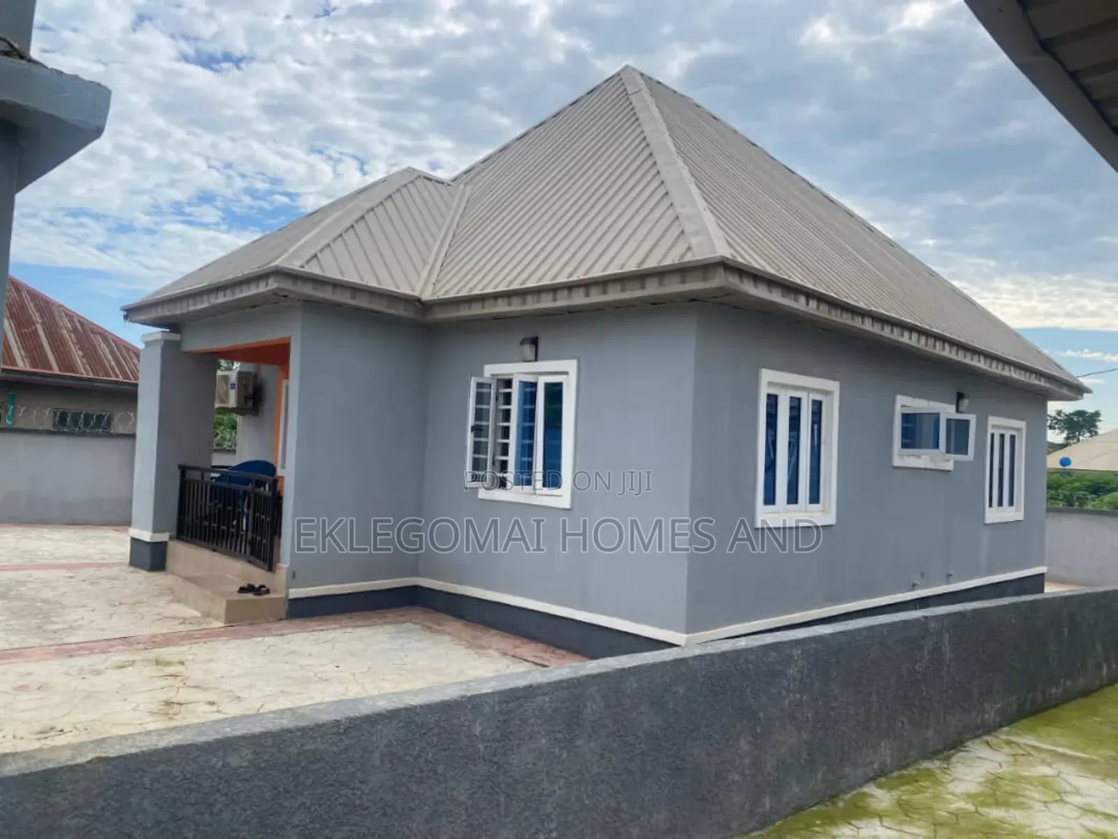 Furnished 5bdrm Block of Flats in Parliament Estate, Akure for sale