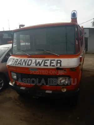 Mercedes-Benz T2 2000 Red