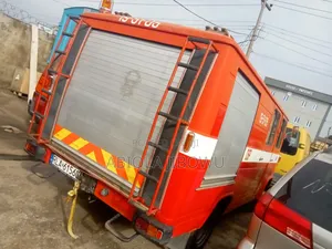 Mercedes-Benz T2 2000 Red