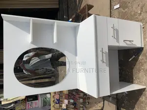 Vanity/ Dresser