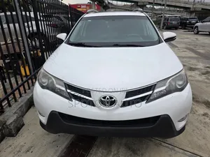 Toyota RAV4 XLE 4dr SUV (2.5L 4cyl 6A) 2014 White