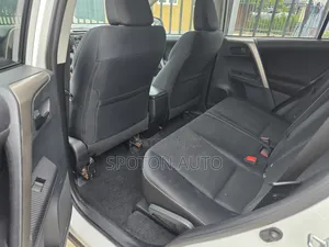 Toyota RAV4 XLE 4dr SUV (2.5L 4cyl 6A) 2014 White
