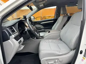 Toyota Highlander LE 4dr SUV AWD (3.5L 6cyl 6A) 2014 White