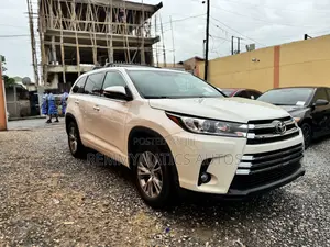 Toyota Highlander LE 4dr SUV AWD (3.5L 6cyl 6A) 2014 White