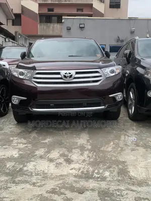 Photo - Toyota Highlander Limited 3.5L 2WD 2013 Burgundy