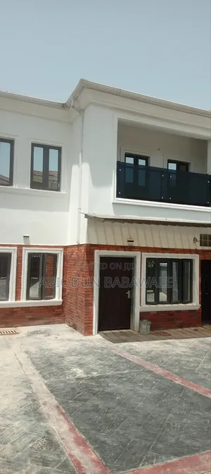 6bdrm Duplex in Naff Valley Estate for sale