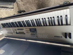 Yamaha Mo8