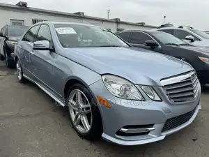 Mercedes-Benz E350 Base 4Matic Sedan AWD (3.5L 6cyl 7A) 2013 Blue