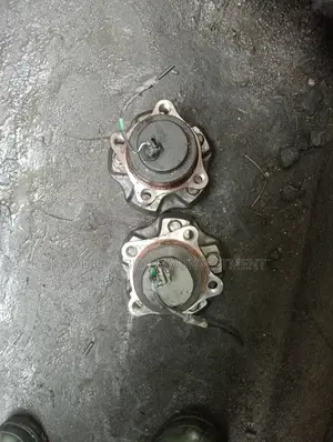 Toyota Lexus Rx350 Back Hub 2012