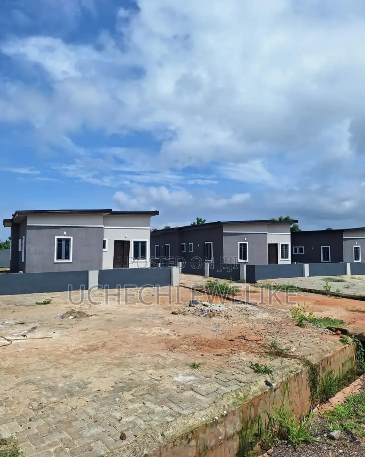 3bdrm Bungalow in Queen'S Park, Obafemi-Owode for sale