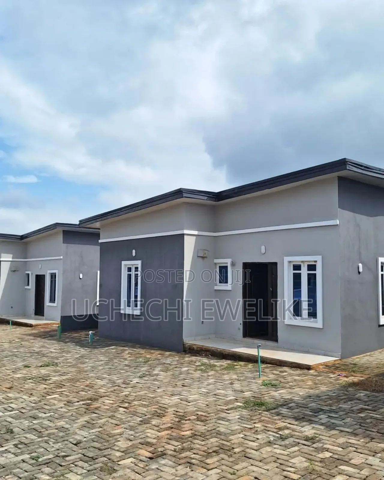 3bdrm Bungalow in Queen'S Park, Obafemi-Owode for sale