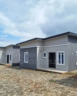 3bdrm Bungalow in Queen'S Park, Obafemi-Owode for sale