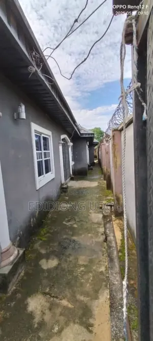 1bdrm Block of Flats in Abak Road, Uyo, Akwa for sale