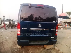 Toyota HiAce 2012 Blue