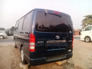 Toyota HiAce 2012 Blue